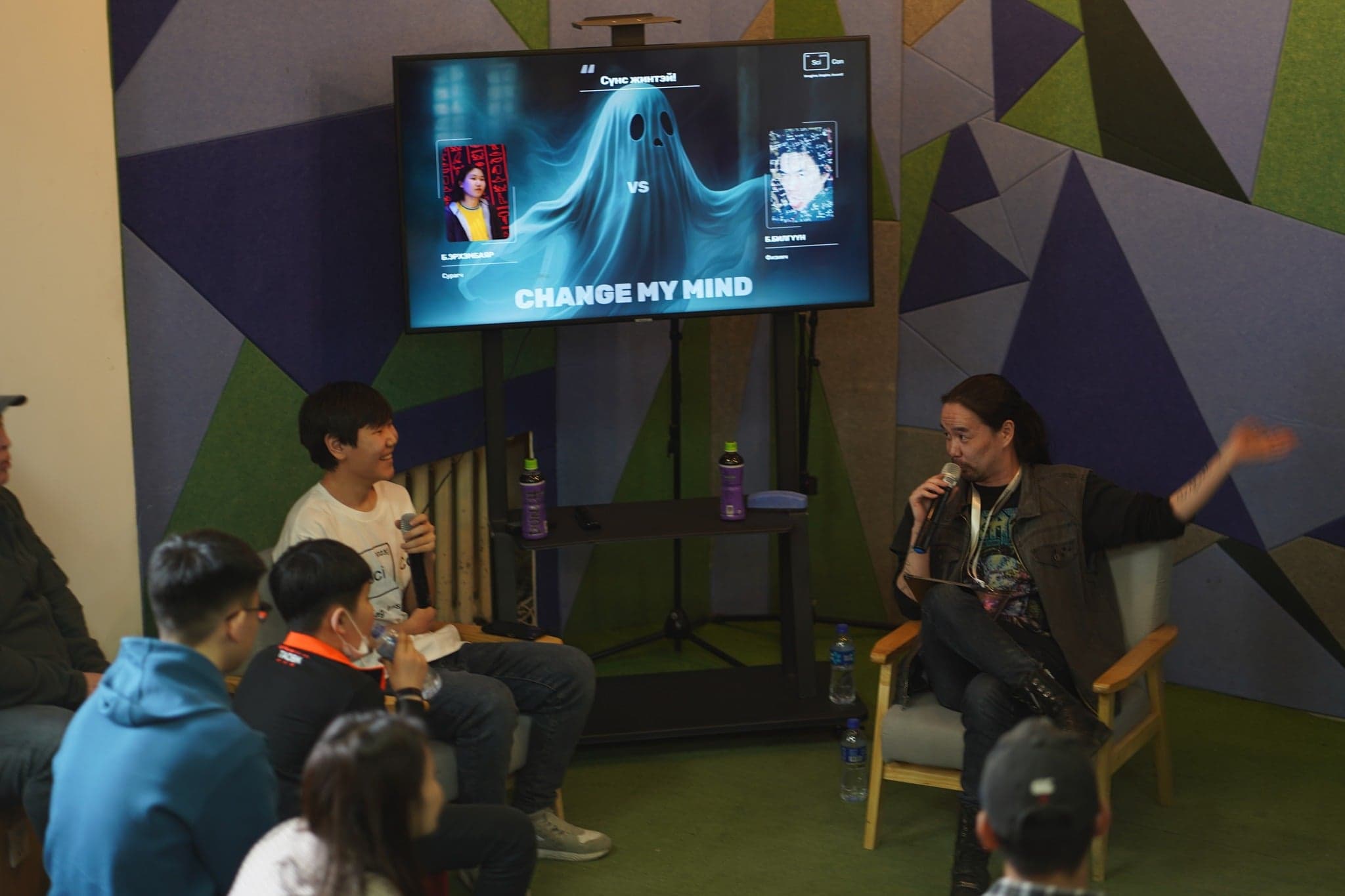 Гал гарсан сэдвийн хүрээнд хоёр тал мэтгэлцэнэ.