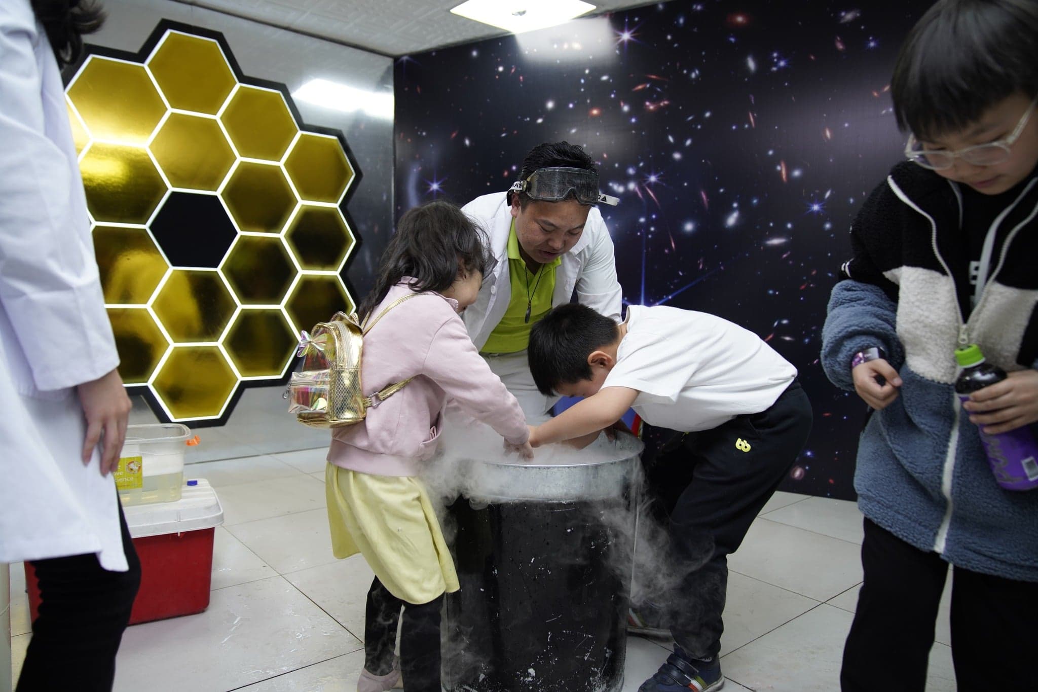 Гар бие оролцож, мэдэрч, харилцан үйлчилж суралцаарай!